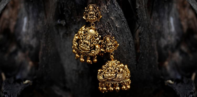 AN ANCIENT ORNAMENT STILL IN VOGUE!
